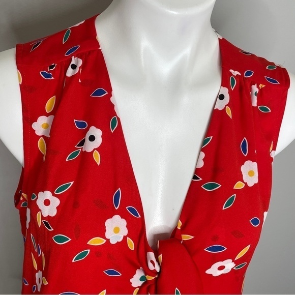 CAbi Tied Up top red with white flowers medium - Picture 4 of 7